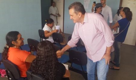 BISMARCK MAIA VISITA HOSPITAL MUNICIPAL DO ARACATI E CONSTATA MELHORA NO ATENDIMENTO