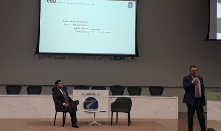 CONTROLADOR GERAL DO MUNICÍPIO COORDENA PALESTRA DE OGU NO EVENTO “ABRAÇANDO O CONTROLE SOCIAL” NO TCE-CE