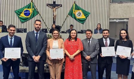 CONTROLADORIA GERAL DO ARACATI/CE RECEBE HOMENAGEM NA ASSEMBLEIA LEGISLATIVA DO CEARÁ POR CONTRIBUIÇÕES À REDE ESTADUAL DE CONTROLE INTERNO