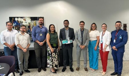 CGM ARACATI E COORDENAÇÃO DA REDE ESTADUAL DE CONTROLE INTERNO PARTICIPAM DE AUDIÊNCIA COM O PRESIDENTE DO TCE