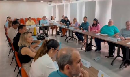 CGM ARACATI CONDUZ CAPACITAÇÃO PARA SECRETÁRIOS SOBRE GESTÃO 2025-2028 EM PARCERIA COM A SECRETARIA DE FINANÇAS, EM REUNIÃO NO PAÇO MUNICIPAL